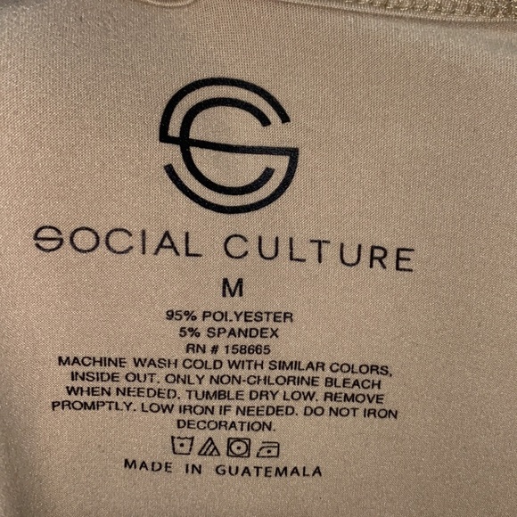 size medium - Picture 3 of 3